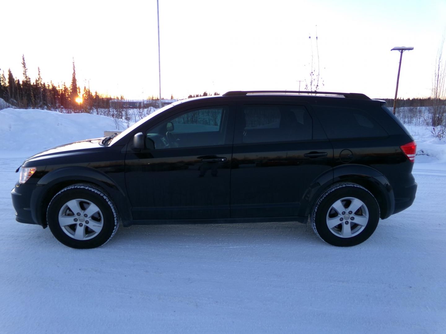 2017 Black Dodge Journey SE (3C4PDCAB0HT) with an 2.4L L4 DOHC 16V engine, 4A transmission, located at 2630 Philips Field Rd., Fairbanks, AK, 99709, (907) 458-0593, 64.848068, -147.780609 - Photo#2